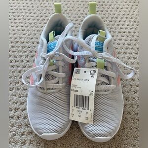 NWT girls Adidas sneakers, size 13